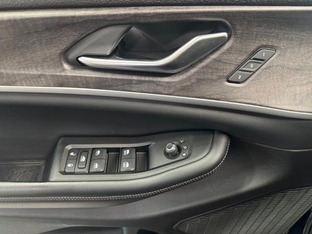 Used 2023 Jeep Grand Cherokee Limited w/ Luxury Tech Group II AWD/4WD image 28
