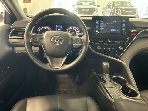 Used 2024 Toyota Camry SE image 19