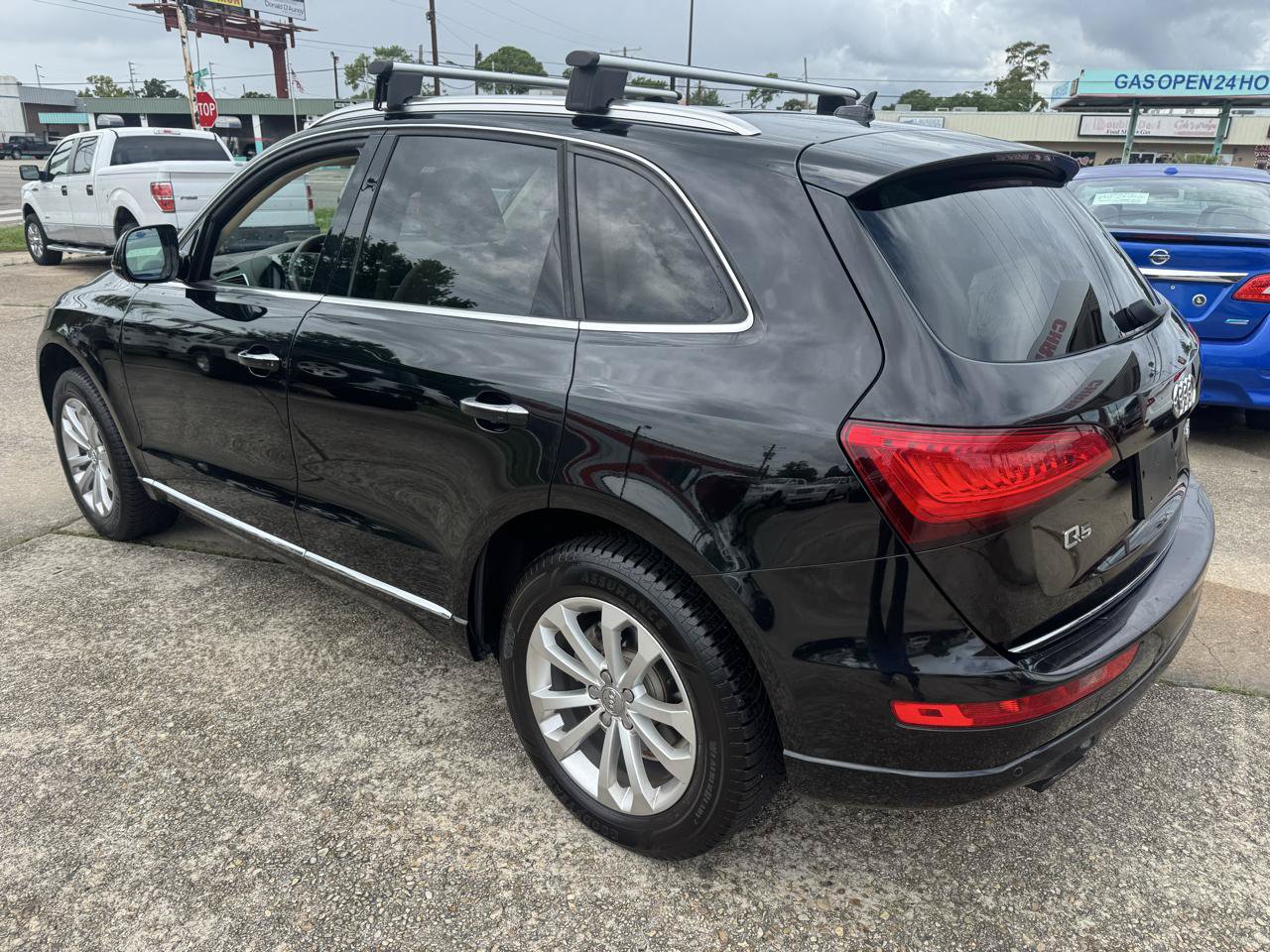 Used 2015 Audi Q5 2.0T Premium Plus w/ Technology Package AWD/4WD image 2