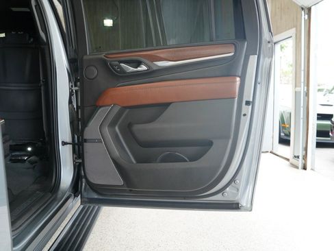 Used 2023 GMC Yukon XL Denali Ultimate AWD/4WD image 37