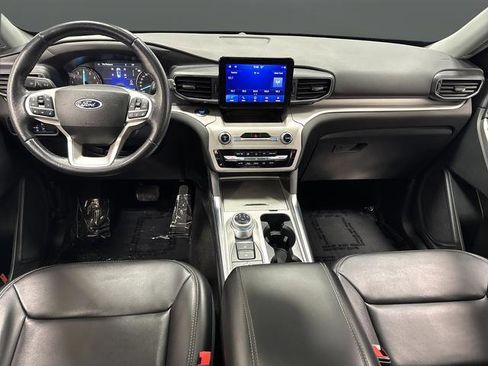 Used 2023 Ford Explorer XLT AWD/4WD image 5