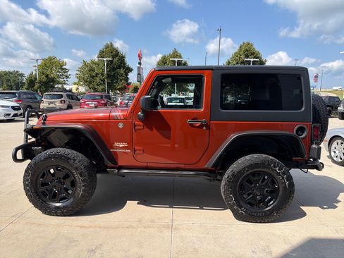 Used 2014 Jeep Wrangler Sahara w/ Connectivity Group AWD/4WD image 5