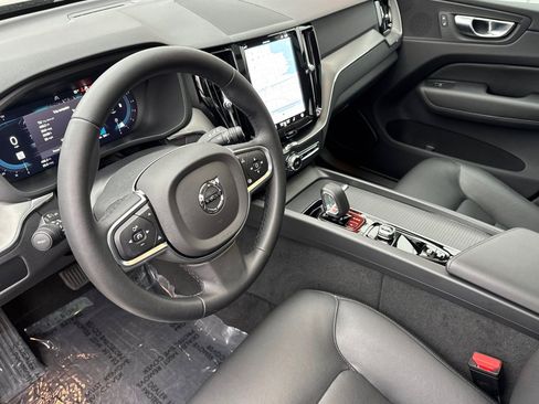 Used 2025 Volvo XC60 B5 Core w/ Protection Package Premier image 9