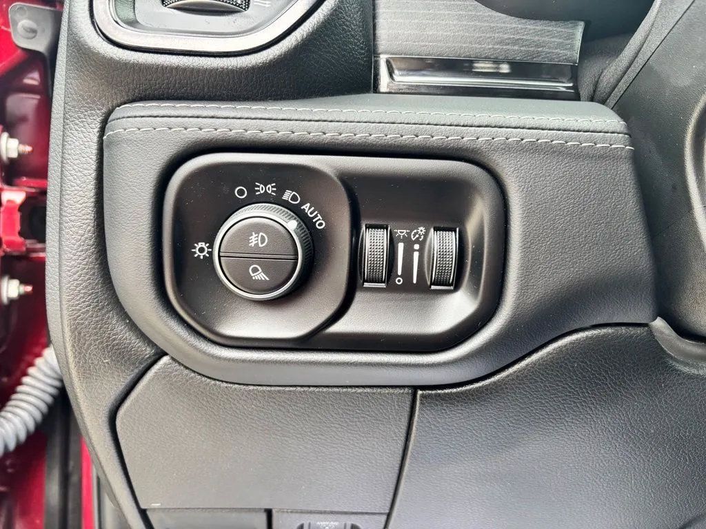 Used 2024 RAM 2500 Limited AWD/4WD image 18