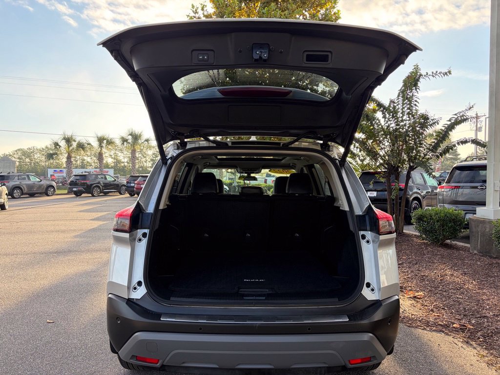 Certified 2022 Nissan Rogue SV w/ SV Premium Package FWD image 5
