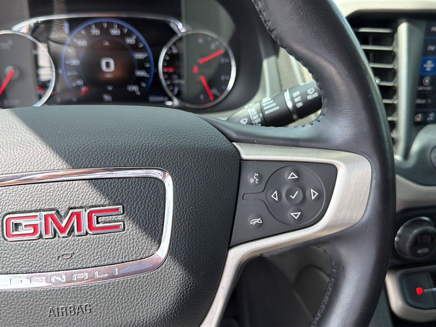 Used 2021 GMC Acadia Denali w/ Denali Ultimate Package AWD/4WD image 23