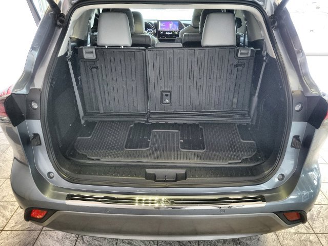 Used 2024 Toyota Highlander Platinum AWD/4WD image 25