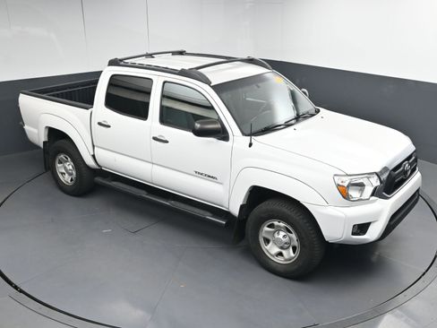 Used 2014 Toyota Tacoma Base image 33