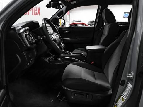 Used 2021 Toyota Tacoma TRD Sport AWD/4WD image 4