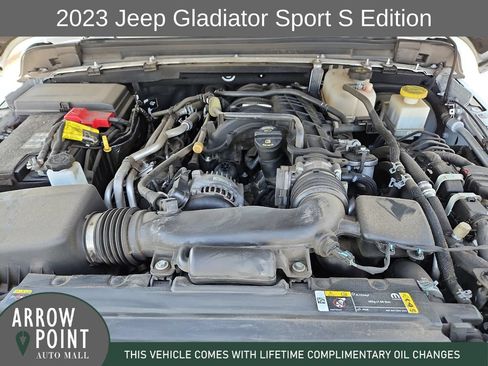 Used 2023 Jeep Gladiator Sport AWD/4WD image 14