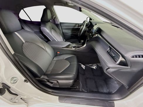 Used 2022 Toyota Camry SE w/ Convenience Package FWD image 29