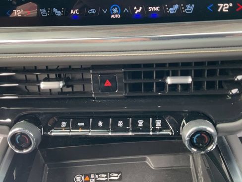 Used 2025 Chevrolet Suburban Premier AWD/4WD image 23