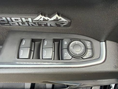 Used 2025 Chevrolet Silverado 1500 High Country w/ High Country Premium Package AWD/4WD image 31