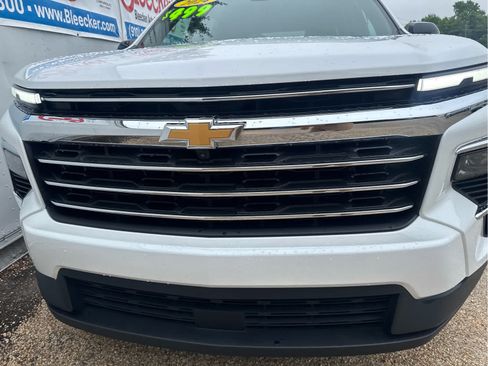 Used 2024 Chevrolet Traverse LT w/ Trailering Package AWD/4WD image 11