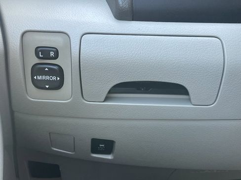 Used 2011 Toyota Camry LE FWD image 19