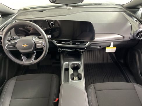 New 2026 Chevrolet Equinox EV LT image 17