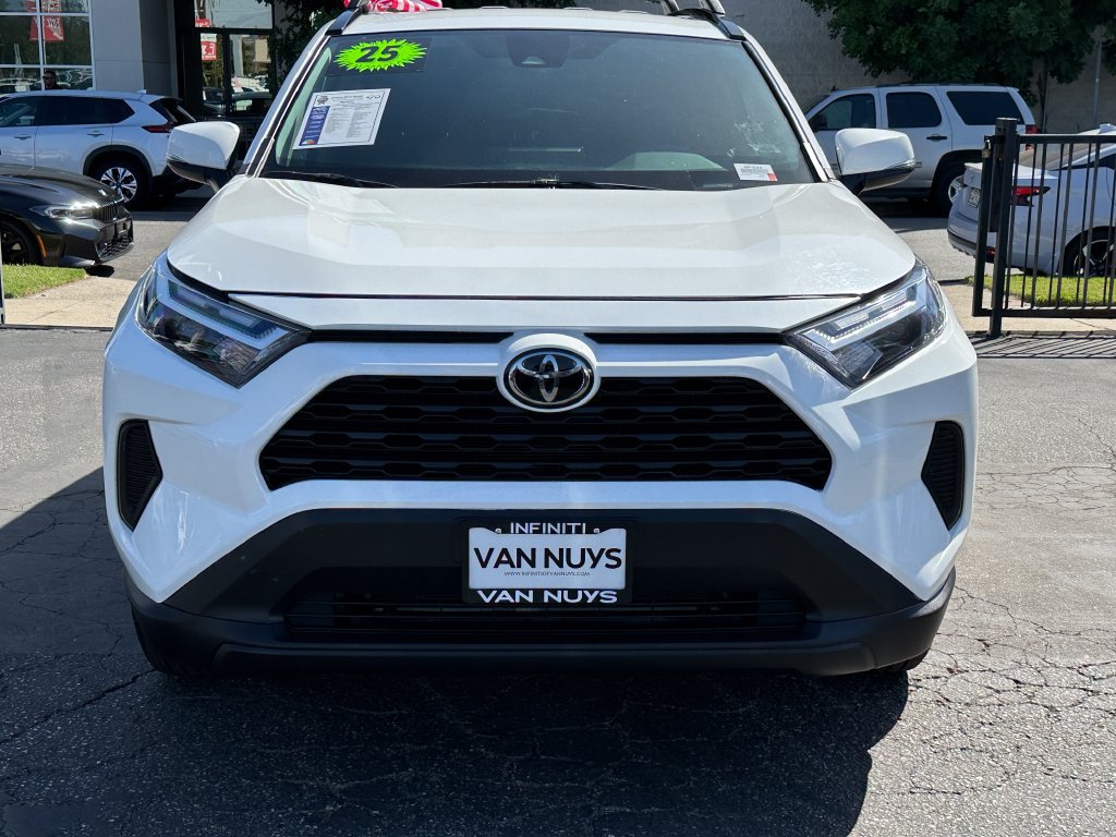 Used 2025 Toyota RAV4 XLE AWD/4WD image 11