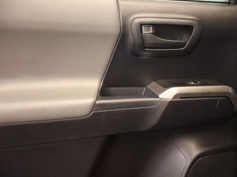 Used 2019 Toyota Tacoma SR5 AWD/4WD image 29