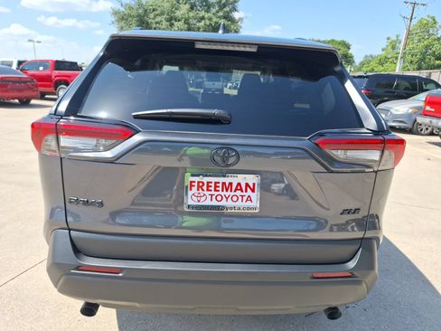 Used 2025 Toyota RAV4 XLE FWD image 5