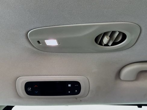 Used 2022 Chrysler Pacifica Touring-L FWD image 24