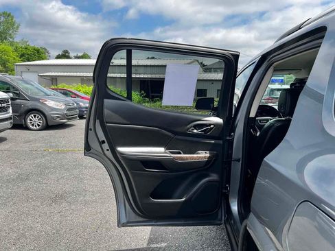 Used 2020 GMC Acadia Denali image 16