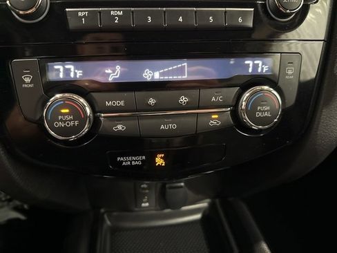 Used 2015 Nissan Rogue SV image 23