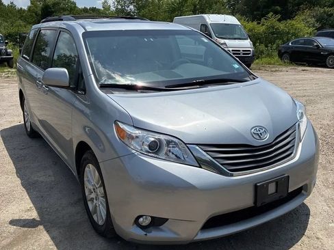 Used 2012 Toyota Sienna XLE w/ XLE Navigation Pkg AWD/4WD image 8