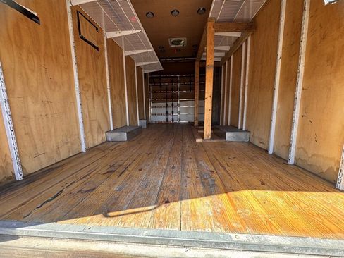 Used 2017 Chevrolet Express 3500 image 25