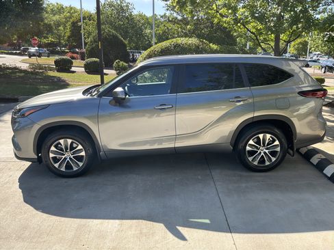 Used 2026 Toyota Highlander XLE AWD/4WD image 7