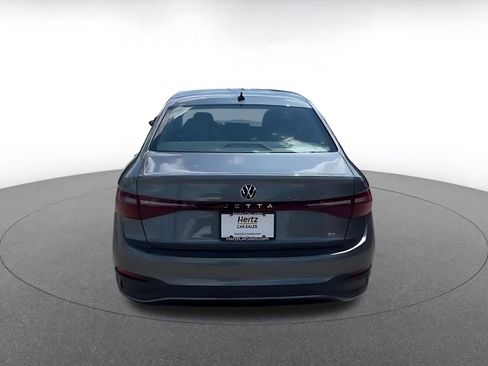 Used 2025 Volkswagen Jetta SE FWD image 12