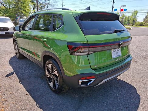 Used 2025 Volkswagen Taos SE w/ Panoramic Sunroof Package AWD/4WD image 4