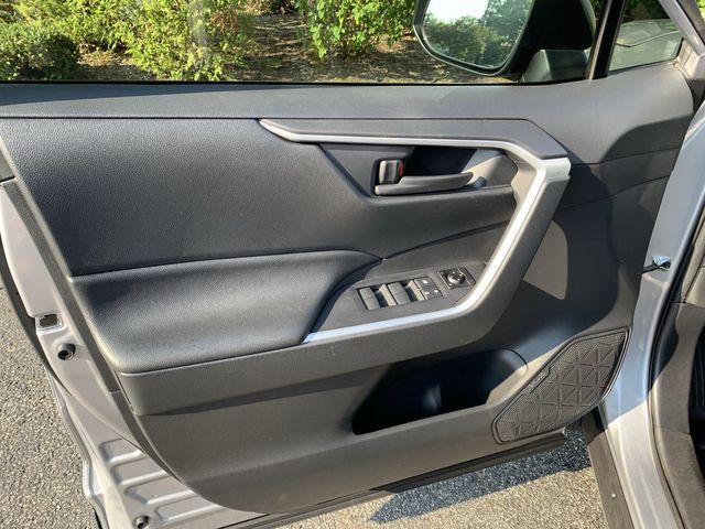 Certified 2025 Toyota RAV4 LE AWD/4WD image 17