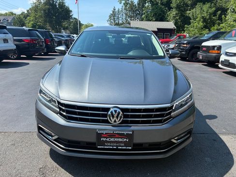 Used 2018 Volkswagen Passat 2.0T SE FWD image 4
