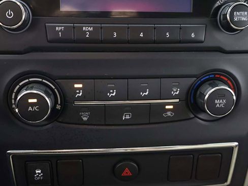 Used 2017 Nissan Titan SV image 41