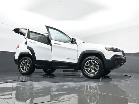Used 2022 Jeep Cherokee Trailhawk w/ Premium Leather Package AWD/4WD image 33
