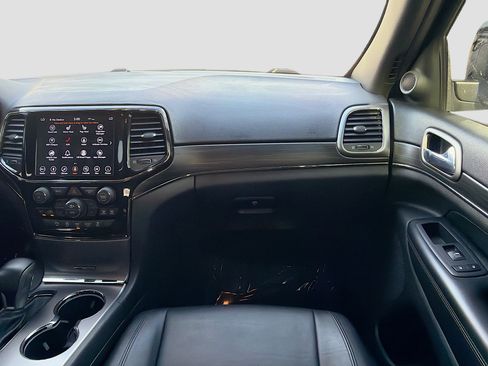 Used 2019 Jeep Grand Cherokee Limited X image 18