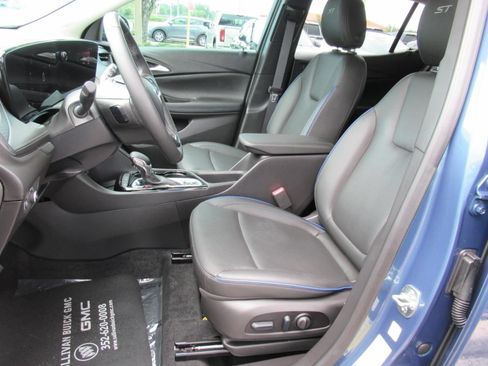 Used 2025 Buick Encore GX Sport Touring w/ Experience Buick Package FWD image 19