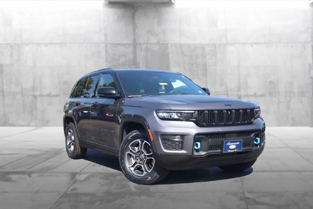 Used 2024 Jeep Grand Cherokee Trailhawk AWD/4WD image 2