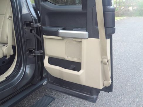 Used 2015 Ford F150 Lariat image 40