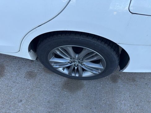 Used 2017 Toyota Camry SE image 9