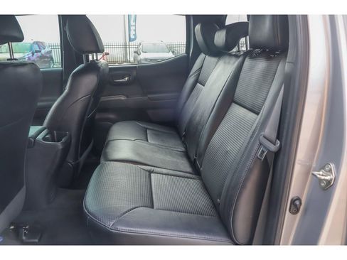 Used 2020 Toyota Tacoma TRD Off-Road w/ TRD Premium Off Road Package image 17