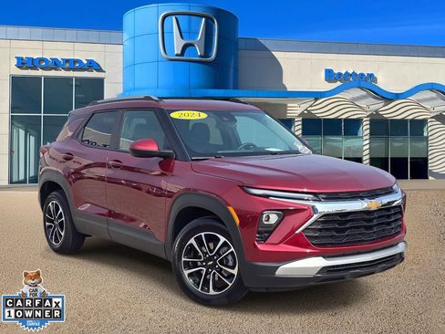 Used 2024 Chevrolet TrailBlazer LT w/ LT Cold Weather Package FWD image 1