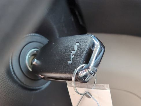 Used 2025 Kia Soul LX w/ LX Technology Package FWD image 25