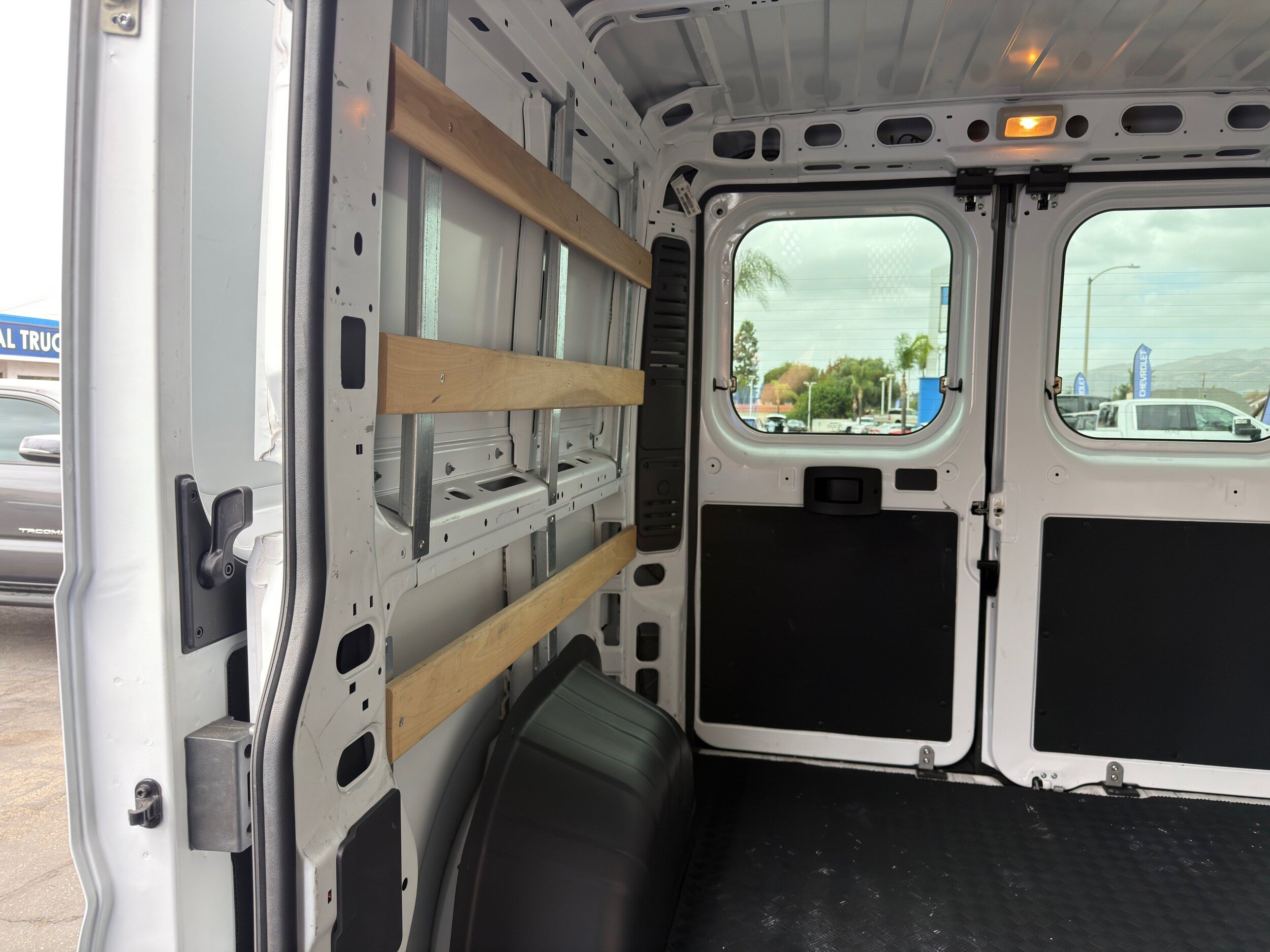 Used 2025 RAM ProMaster 2500 w/ U-Haul Equipment Group FWD image 15