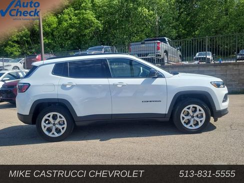 Used 2025 Jeep Compass Latitude AWD/4WD image 6
