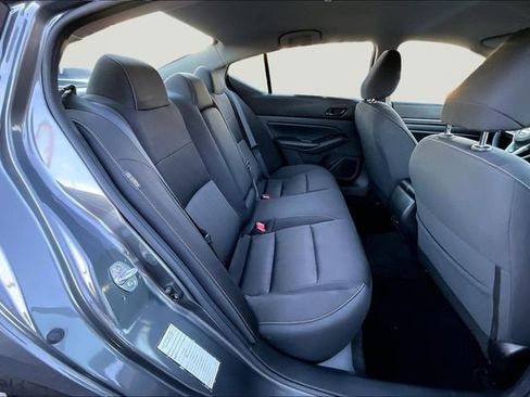 Used 2024 Nissan Altima 2.5 SV image 17