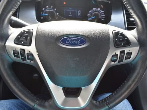 Used 2017 Ford Taurus SEL FWD image 22