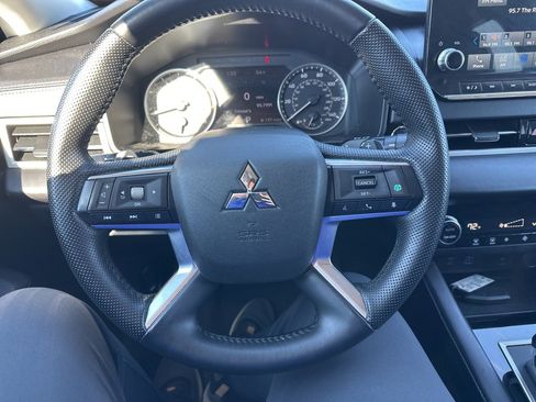 Used 2024 Mitsubishi Outlander SE image 37