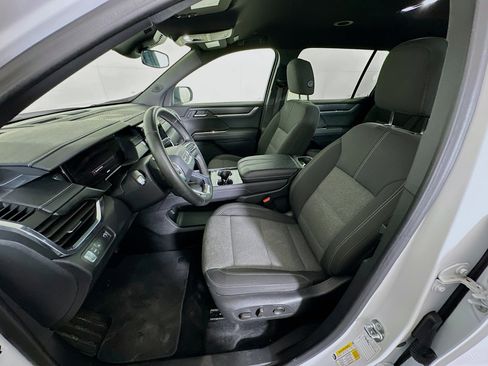 Used 2025 GMC Acadia Elevation image 13