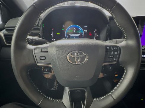 Used 2025 Toyota Camry SE w/ Convenience Package FWD image 18